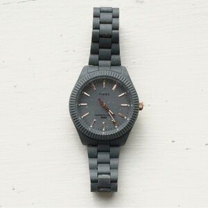 Lightweight Timex Watch in Grey/rose gold